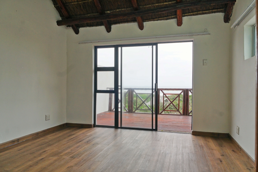 6 Bedroom Property for Sale in Cove Rock Eastern Cape